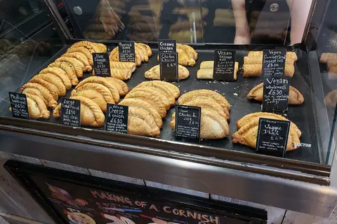 Shiraz market & bakery photo 3